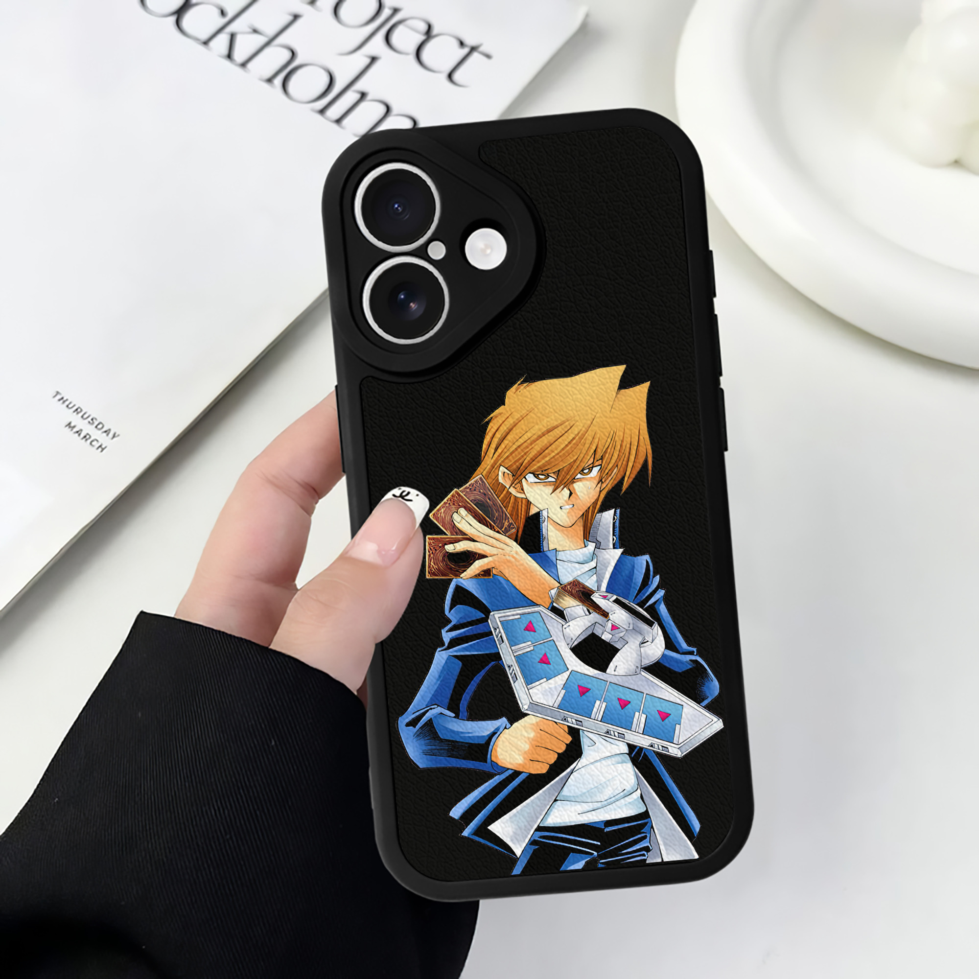 遊☆戯☆王 Yu-Gi-Oh! 【iPhone 16シリーズ対応】シリコンスマホケース（レザー調） 材質：シリコン